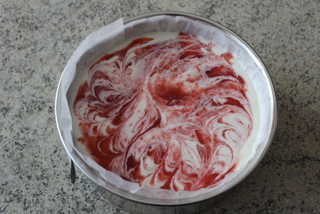 cheesecake marmorizzato alle fragole