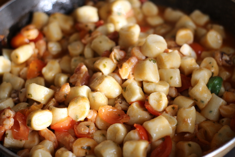 Gnocchi di ricotta con ragù di mare