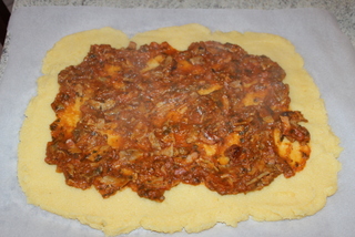 Rotolo di polenta con funghi e gamberi