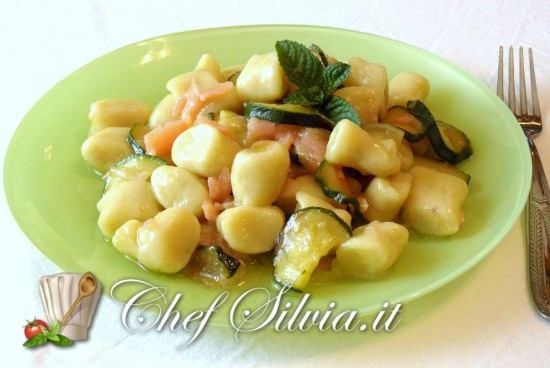 Gnocchi salmone e zucchine