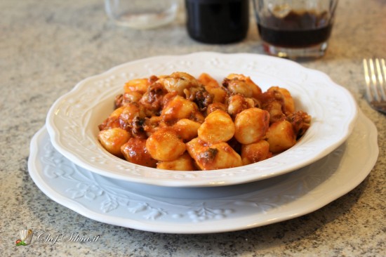 Gnocchi con seppie e funghi