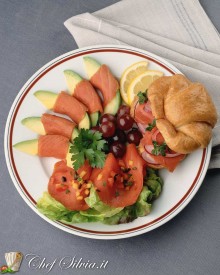 Insalata di salmone e avocado