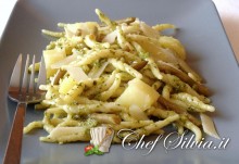 Insalata di trofie al pesto