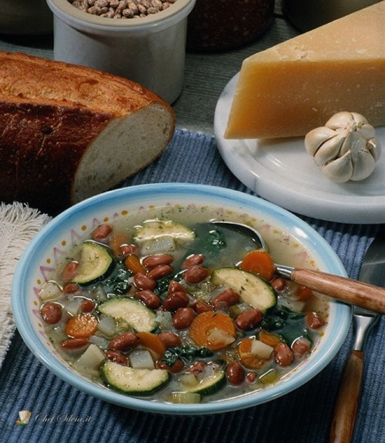 Minestrone di verdure e pesto 