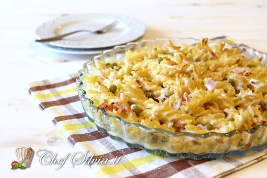 Pasta gratinata prosciutto e piselli