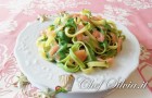 Tagliatelle al salmone con crema di spinaci 