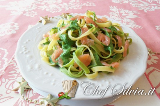 Tagliatelle al salmone con crema di spinaci 