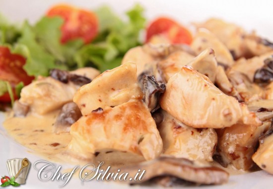 Petto di pollo con panna e funghi