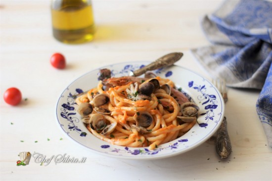 Pici con pesce e crema di peperoni