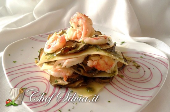 Raviolo aperto con zucchine e scampi