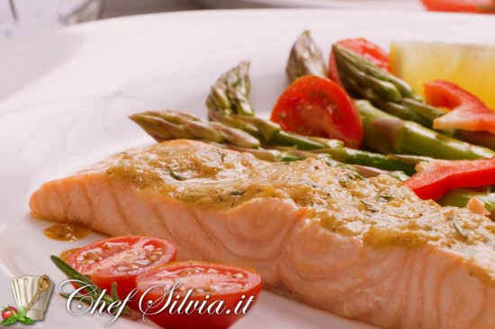 Salmone al vapore