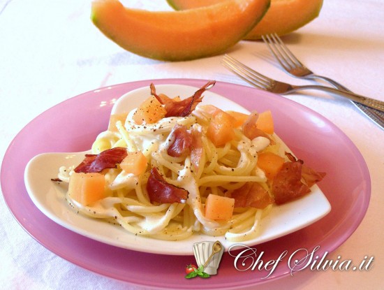 Spaghetti al melone e speck