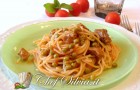 Spaghetti con spezzatino e piselli 