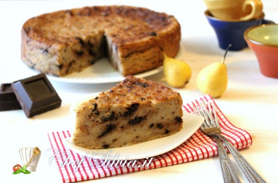 Torta di pane, pere e cioccolato